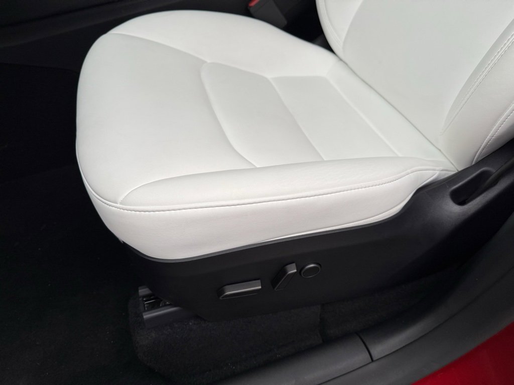 Used 2025 Tesla Model Y Performance image 23