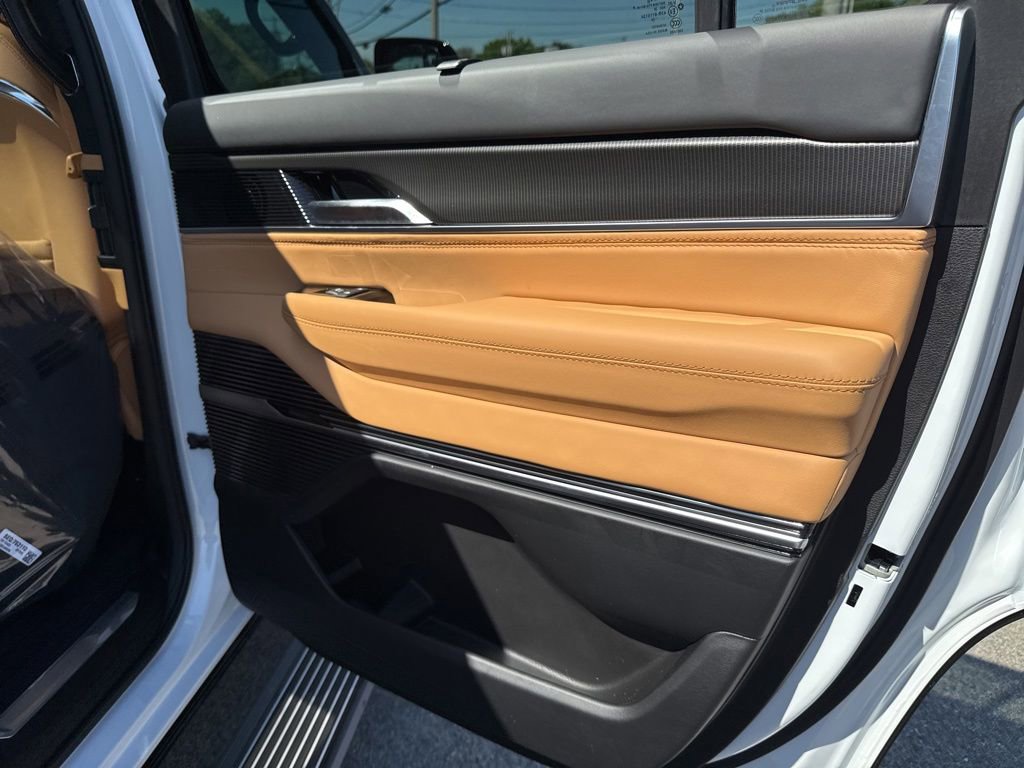 New 2026 Jeep Grand Wagoneer Summit AWD/4WD image 26