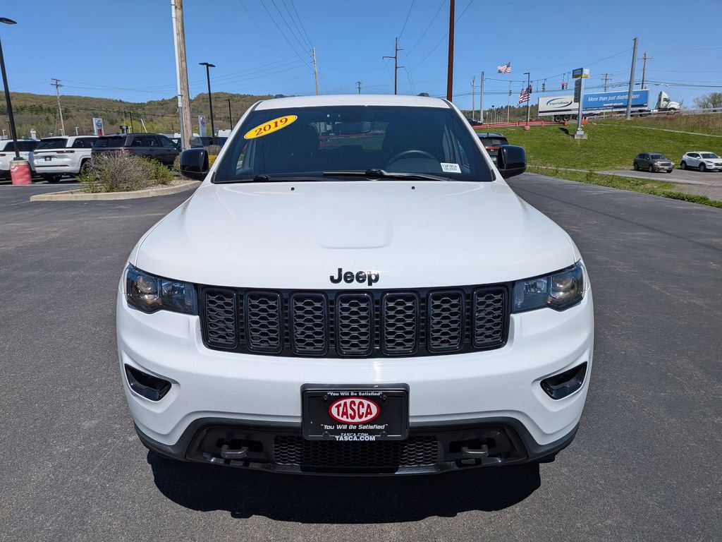 Used 2019 Jeep Grand Cherokee Laredo AWD/4WD image 9