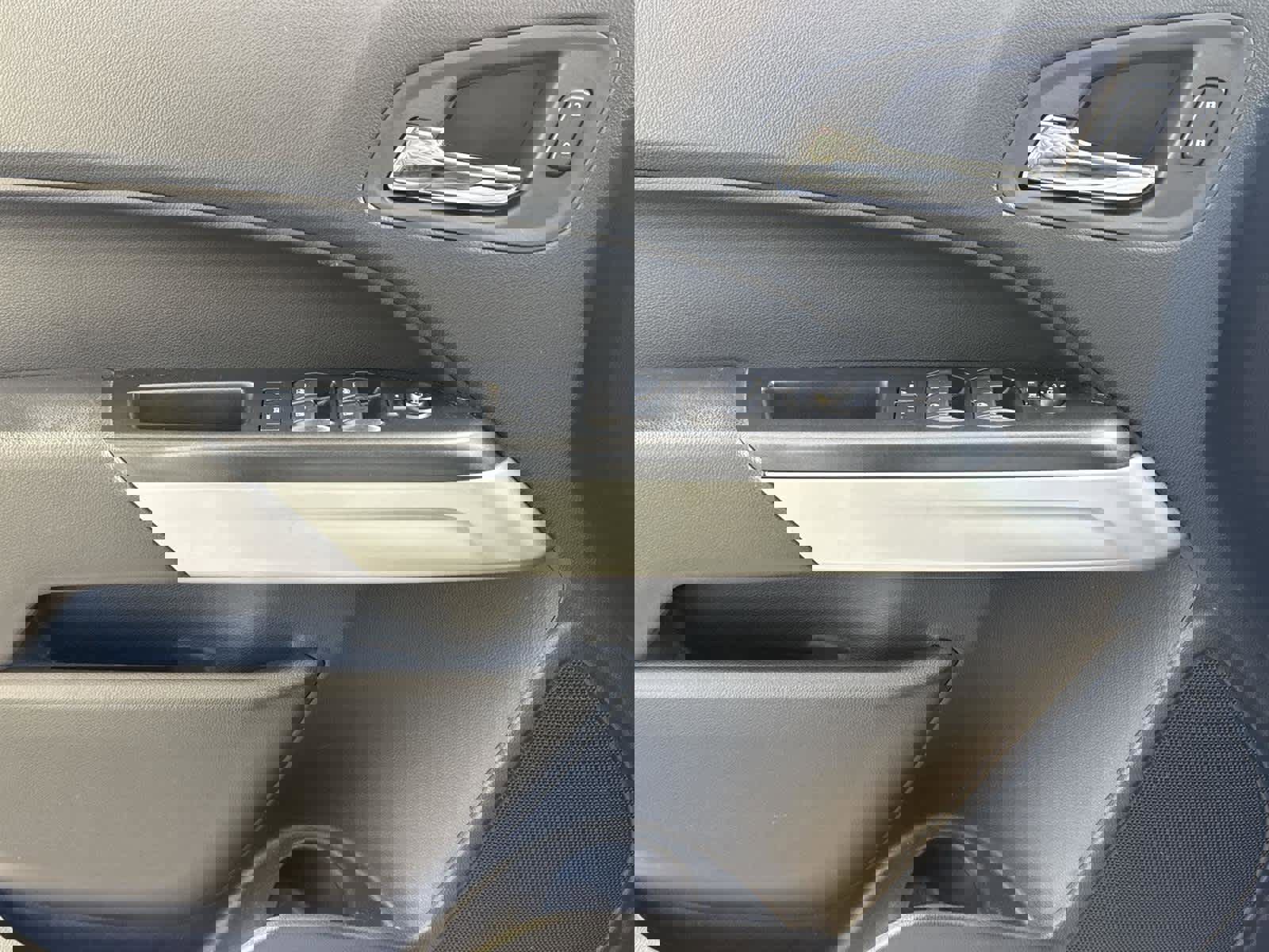 Used 2022 Chevrolet Colorado LT w/ LT Convenience Package image 21