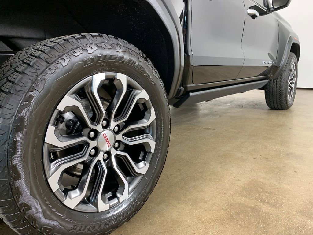 Used 2025 GMC Canyon Denali AWD/4WD image 10