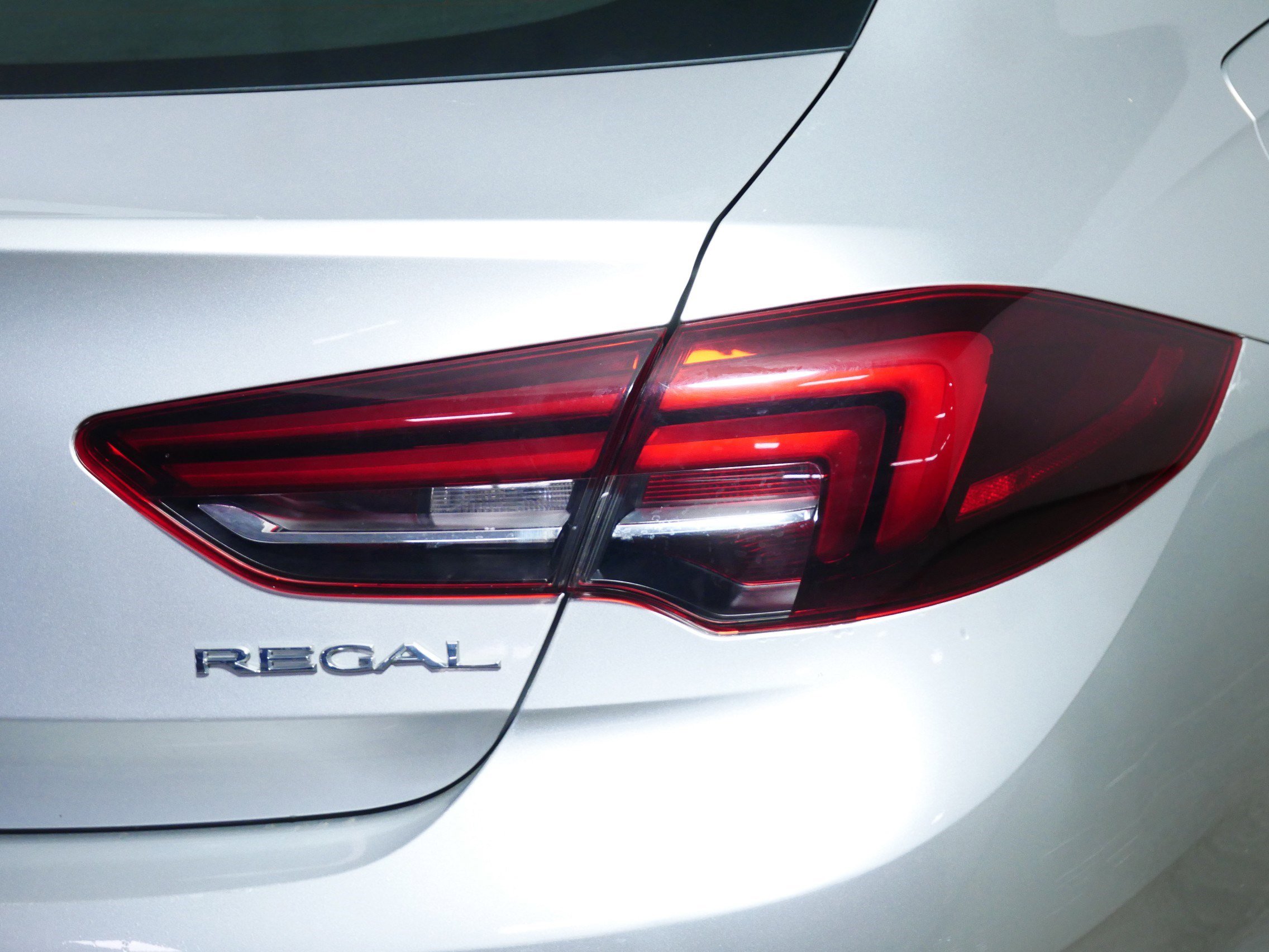 Used 2018 Buick Regal Essence image 17