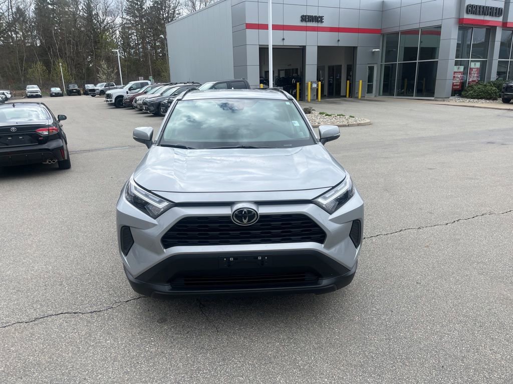 Used 2025 Toyota RAV4 XLE AWD/4WD image 2
