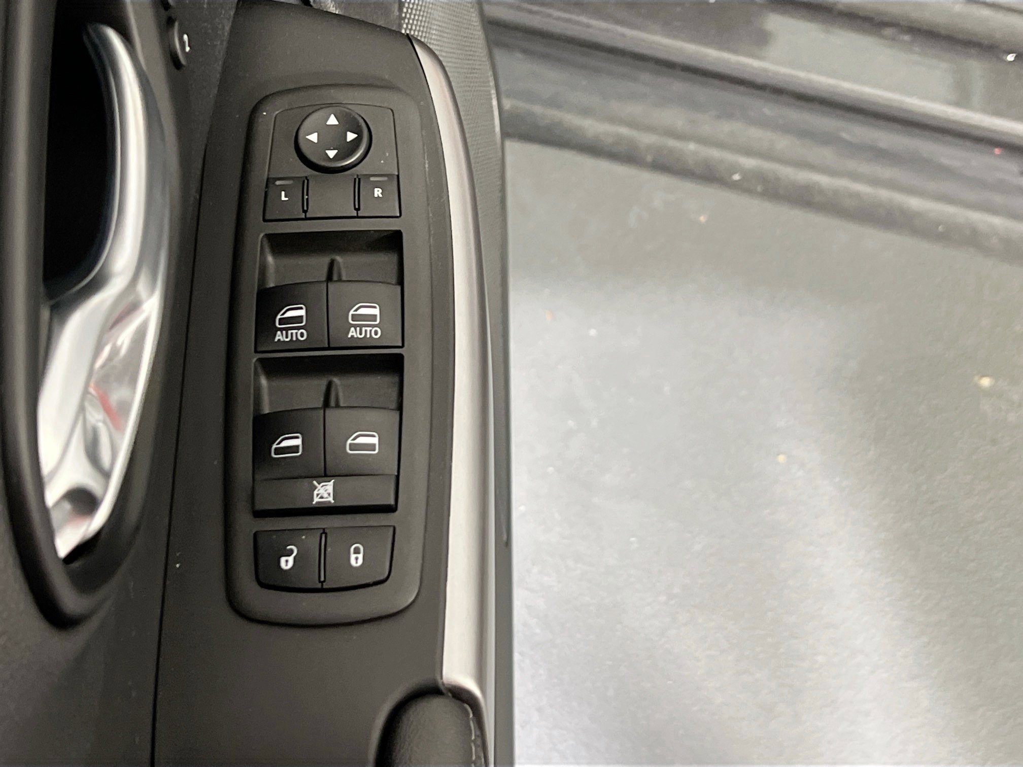 Used 2022 Jeep Cherokee Limited image 17