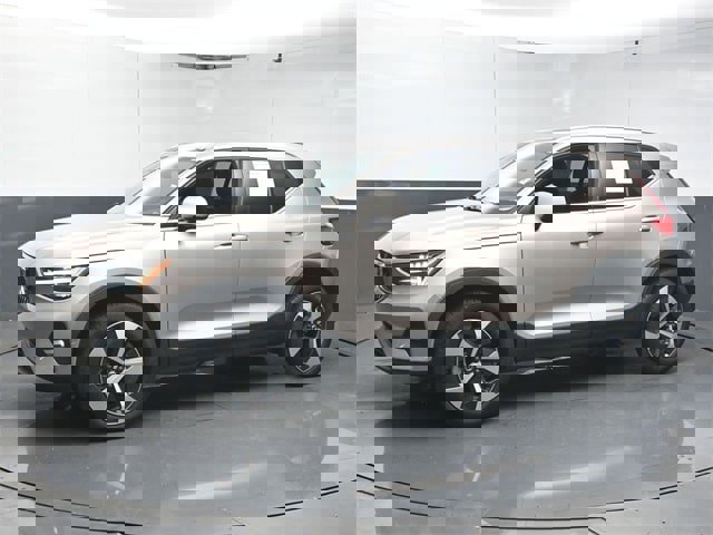 Certified 2024 Volvo XC40 B5 Plus w/ Protection Package Premier image 4
