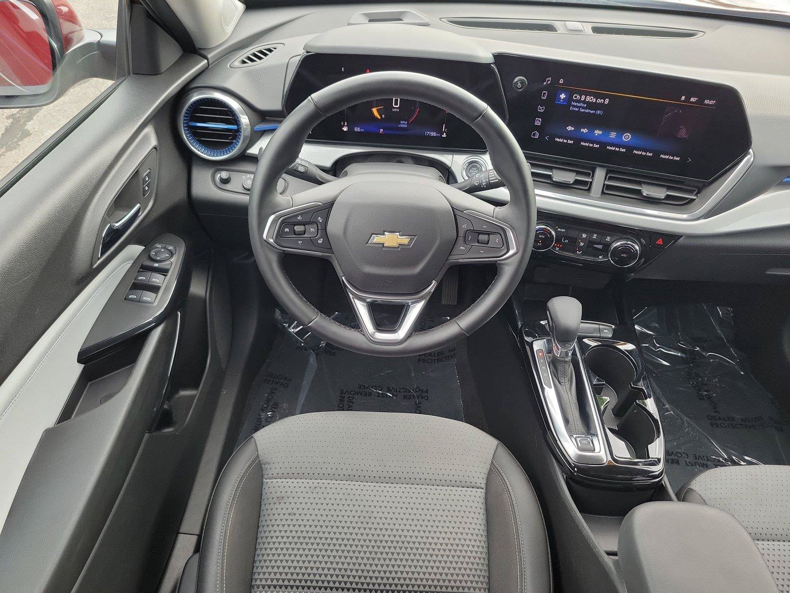 Used 2025 Chevrolet Trax LT w/ Driver Confidence Package FWD image 9