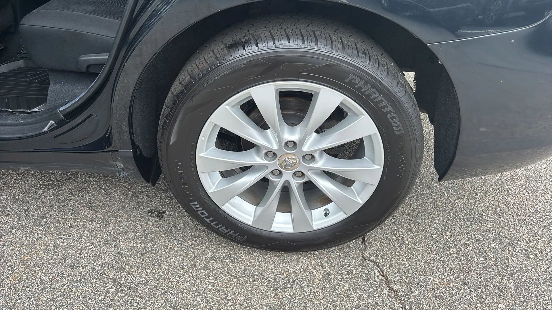 Used 2013 Toyota Venza LE w/ LE Convenience Pkg FWD image 23