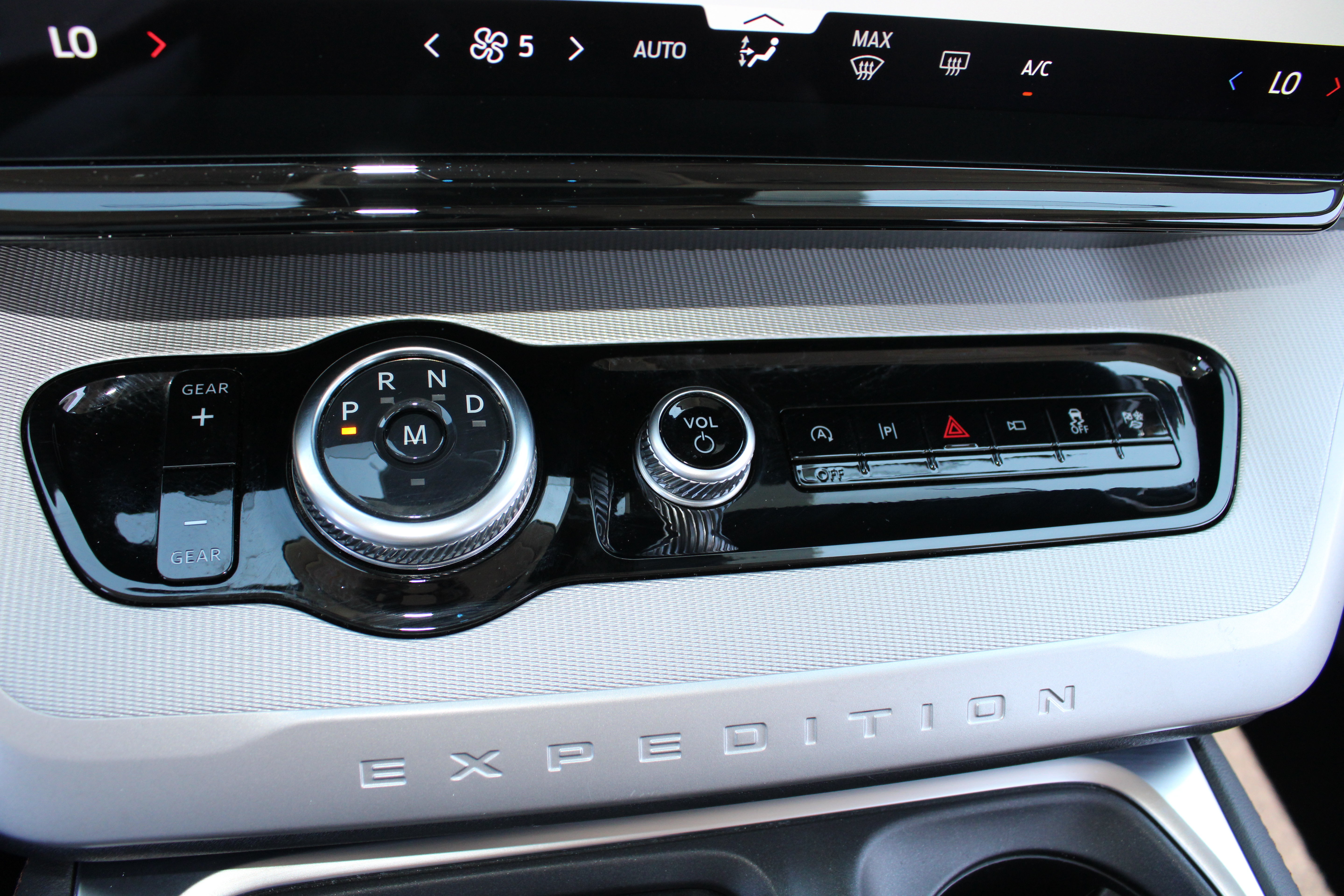 Used 2025 Ford Expedition Active RWD image 23