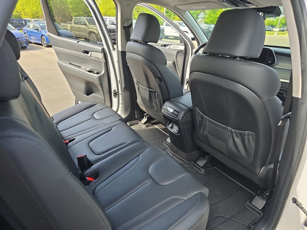 Used 2022 Hyundai Palisade SEL w/ 8P Bench Seat Package AWD/4WD image 14