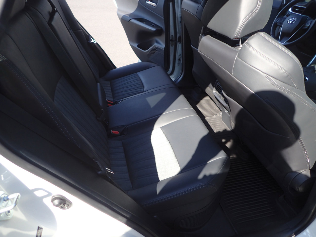 Used 2021 Toyota Venza XLE image 12