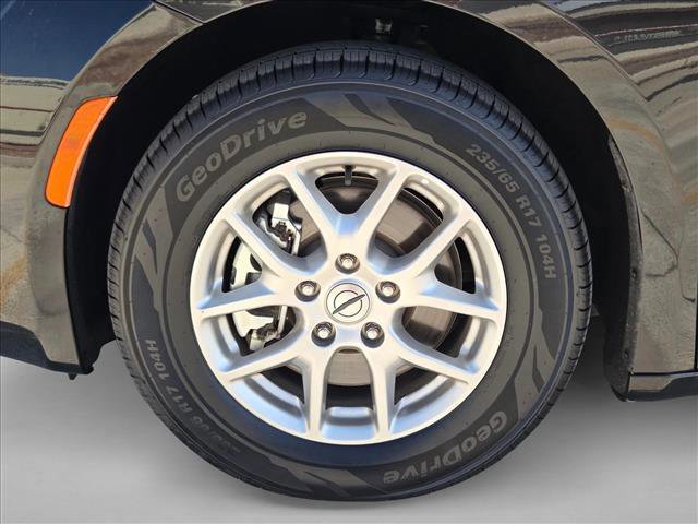 Used 2023 Chrysler Voyager LX image 22