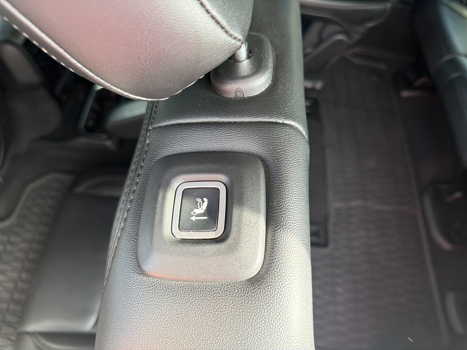 Used 2024 Jeep Wagoneer Series II AWD/4WD image 12