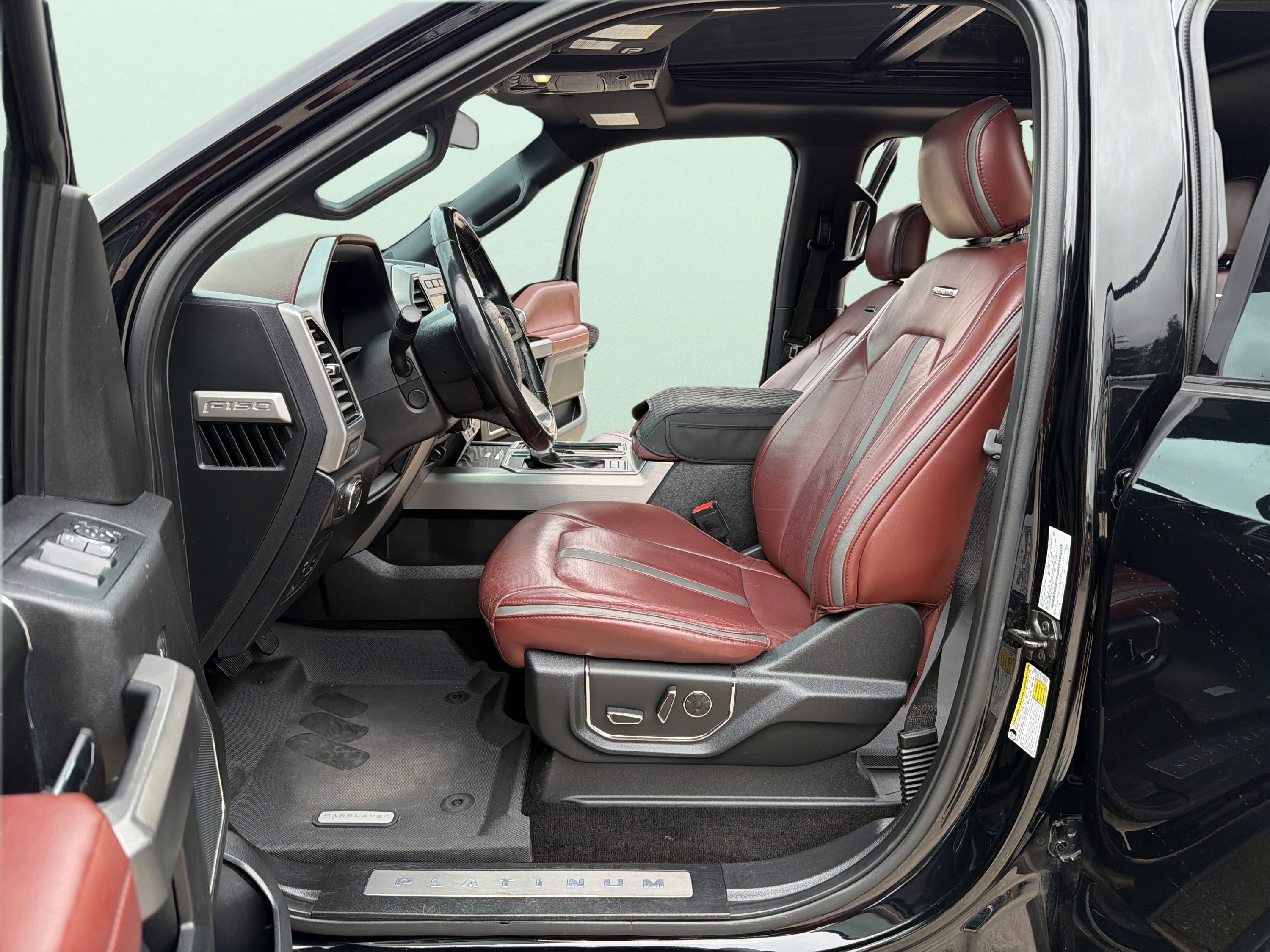 Used 2018 Ford F150 Platinum w/ Equipment Group 701A Luxury AWD/4WD image 14
