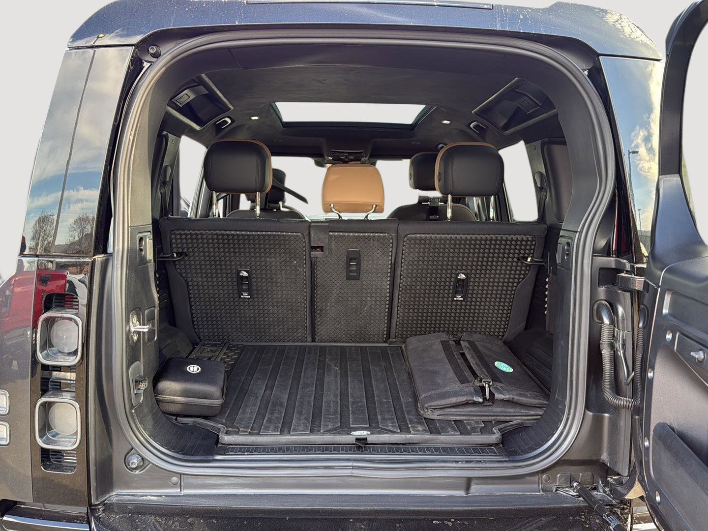 Used 2025 Land Rover Defender 110 X image 22