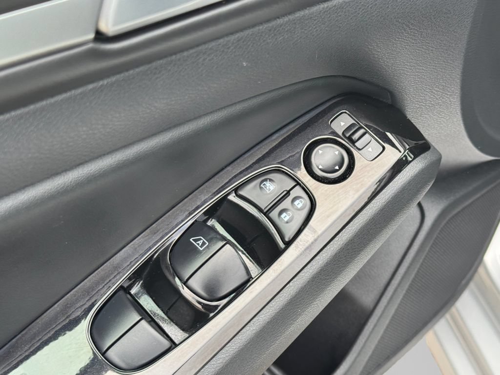 Used 2024 Nissan Altima 2.5 SR FWD image 17