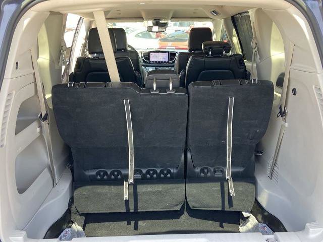 Used 2023 Chrysler Pacifica Touring-L FWD image 21