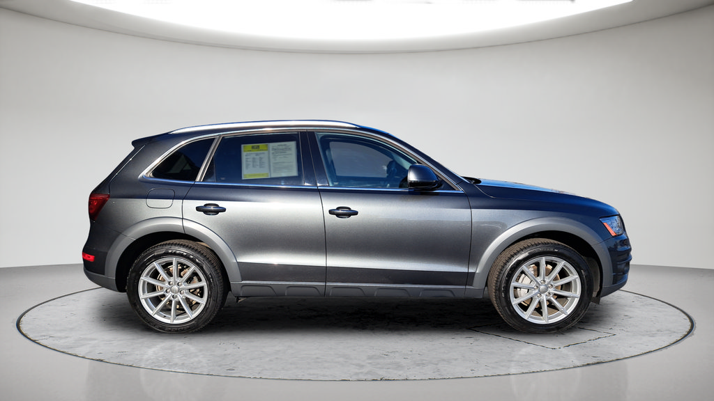 Used 2017 Audi Q5 2.0T Premium Plus w/ Technology Package AWD/4WD image 2