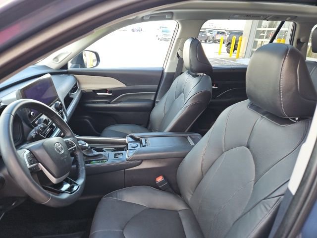 Used 2024 Toyota Grand Highlander Limited image 14