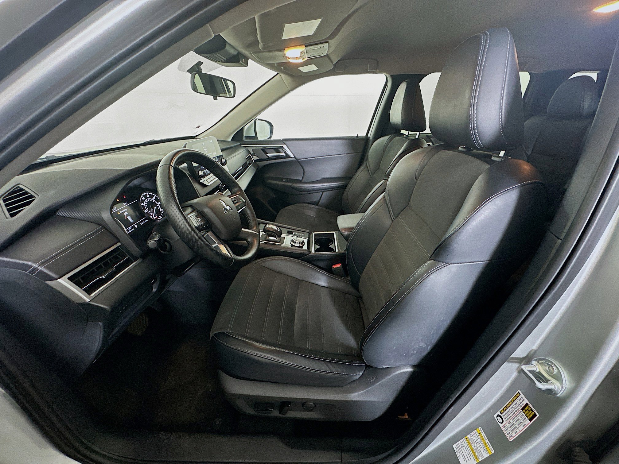 Used 2024 Mitsubishi Outlander SE FWD image 13