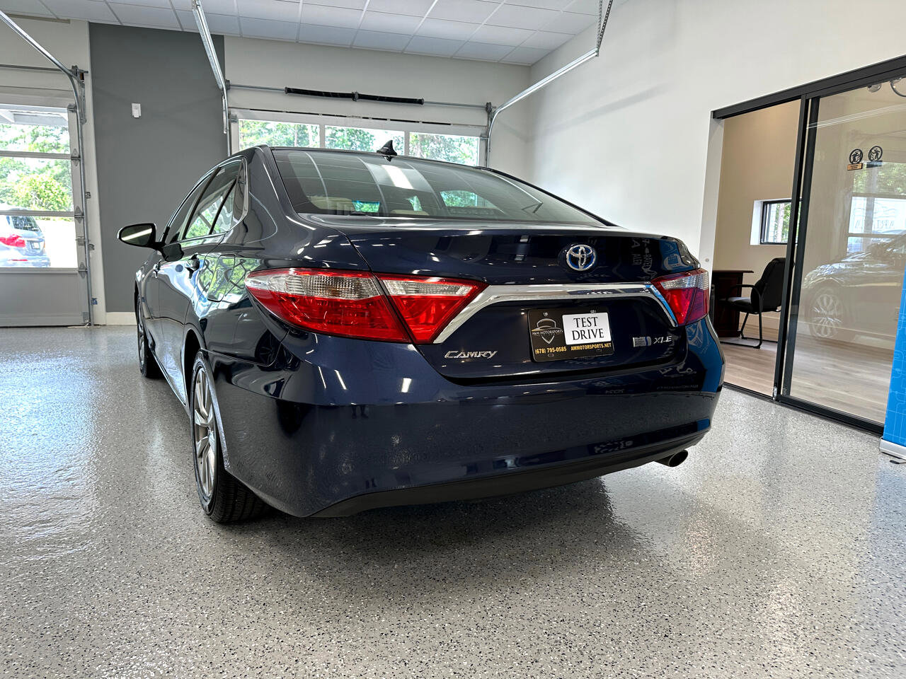 Used 2015 Toyota Camry XLE w/ Moonroof Package image 4