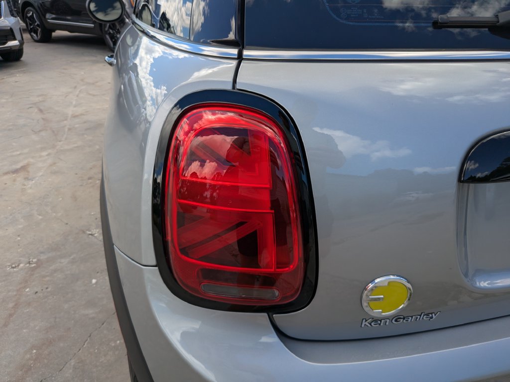Used 2024 MINI Cooper SE FWD image 11