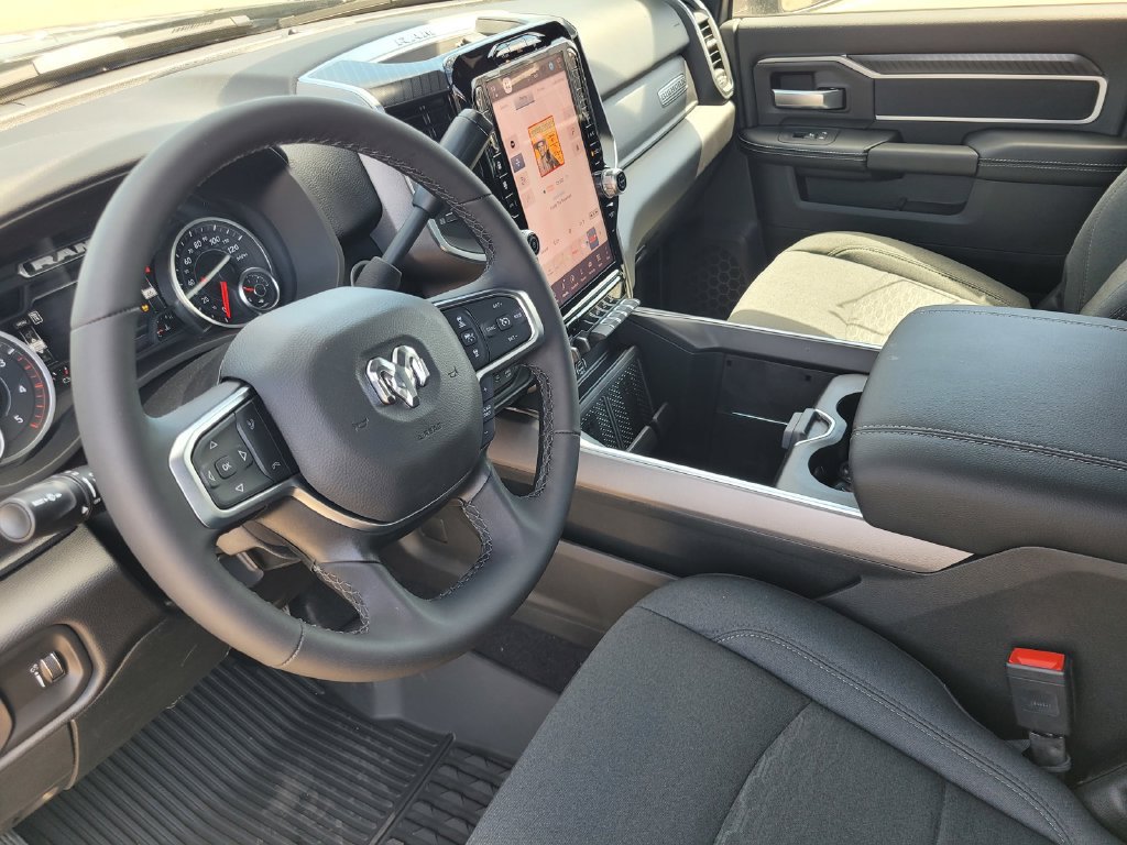 New 2025 RAM 2500 Big Horn AWD/4WD image 6