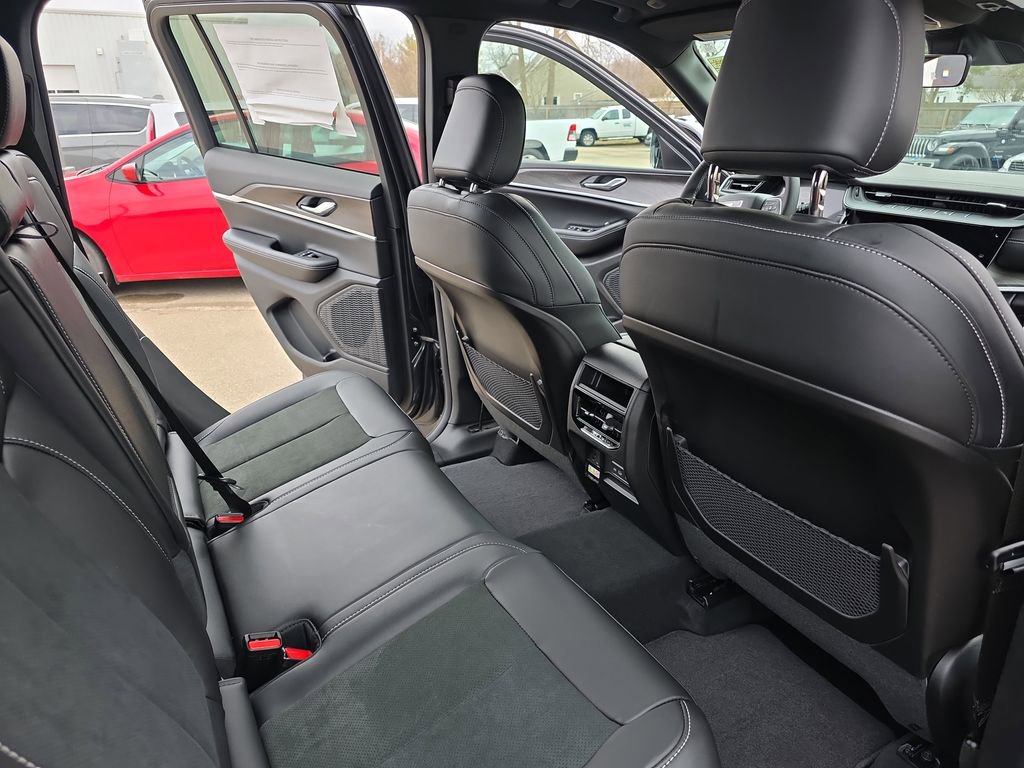 New 2026 Jeep Grand Cherokee Altitude image 11