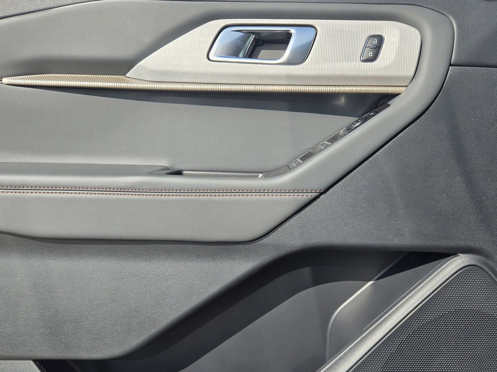 New 2026 Ford Explorer Active w/ Active Comfort Package image 23