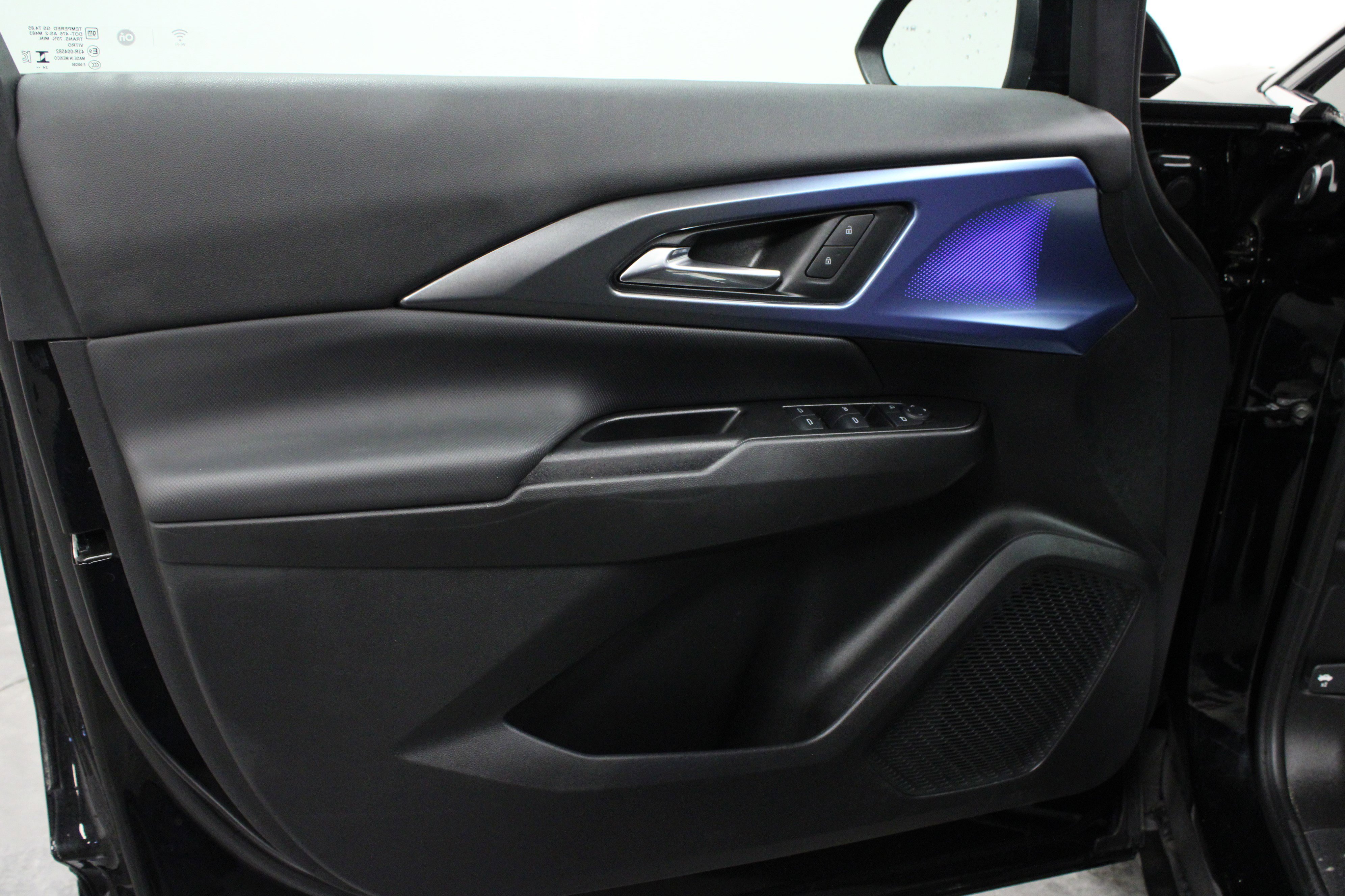 Used 2025 Chevrolet Equinox EV LT w/ Convenience Package image 11