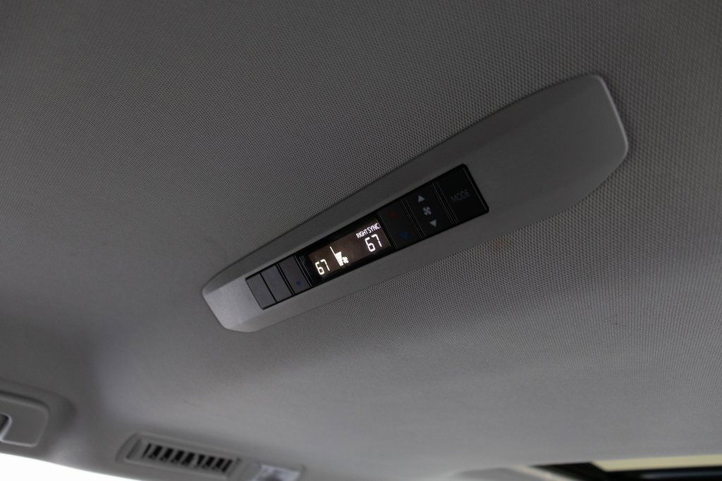 Used 2024 Toyota Sienna Limited image 24