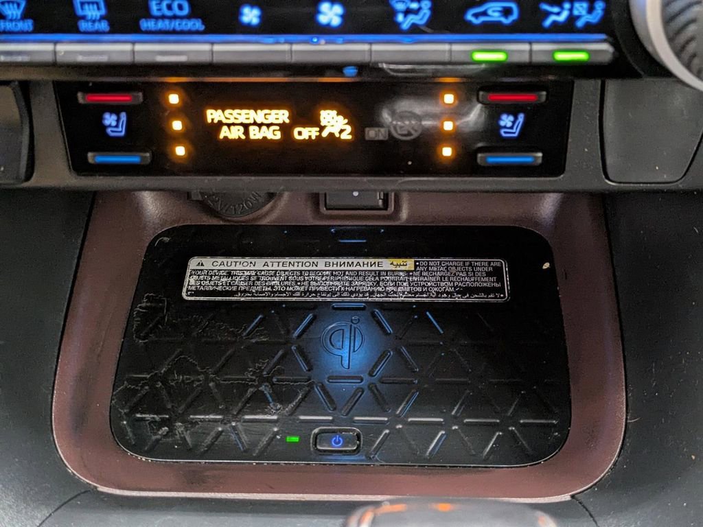 Used 2021 Toyota RAV4 Limited image 6