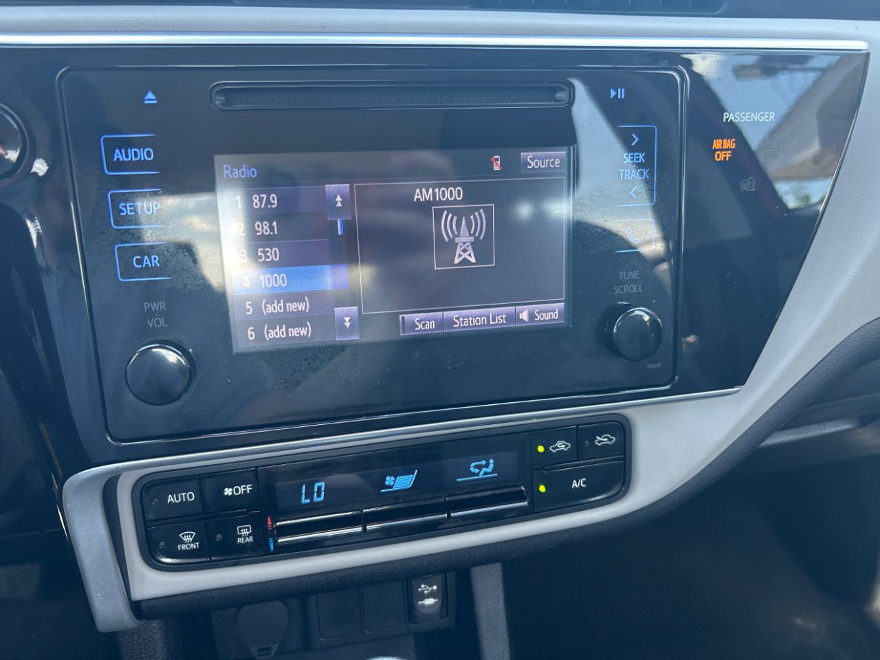 Used 2017 Toyota Corolla LE w/ Body Protection Package FWD image 13