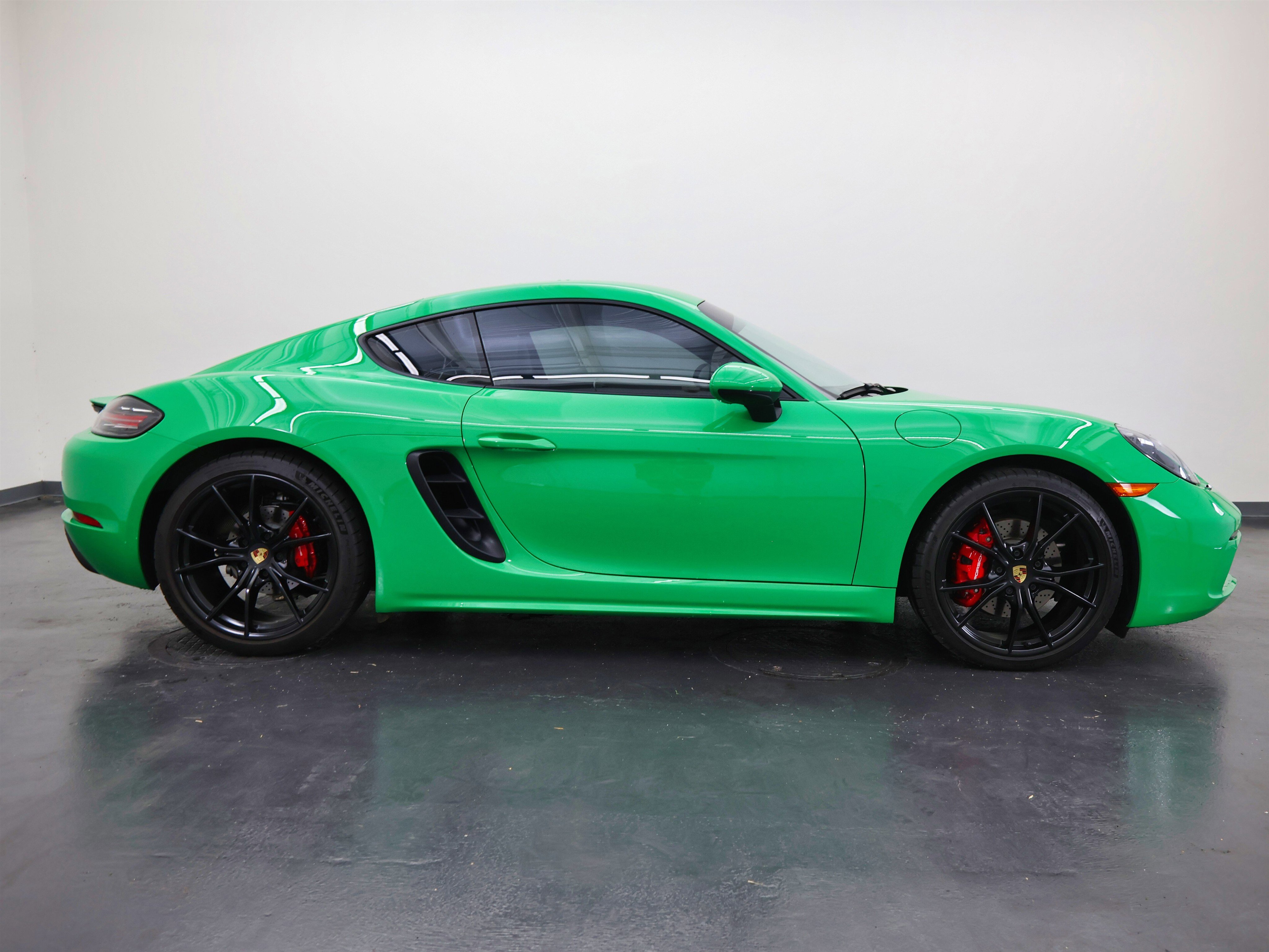 Used 2023 Porsche 718 Cayman S image 2
