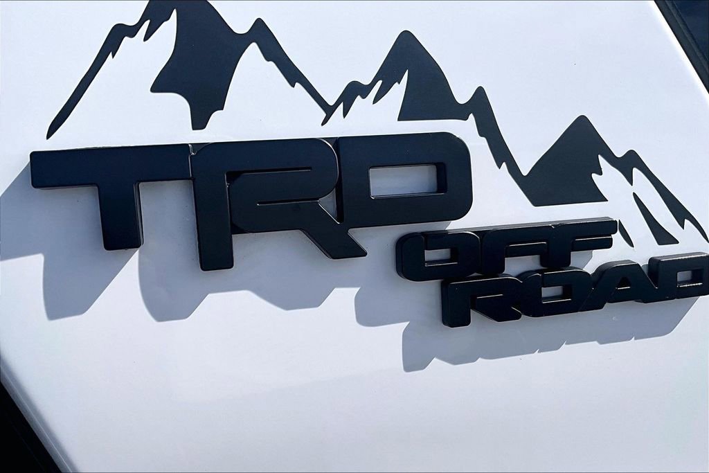 Used 2017 Toyota 4Runner TRD Off-Road AWD/4WD image 8