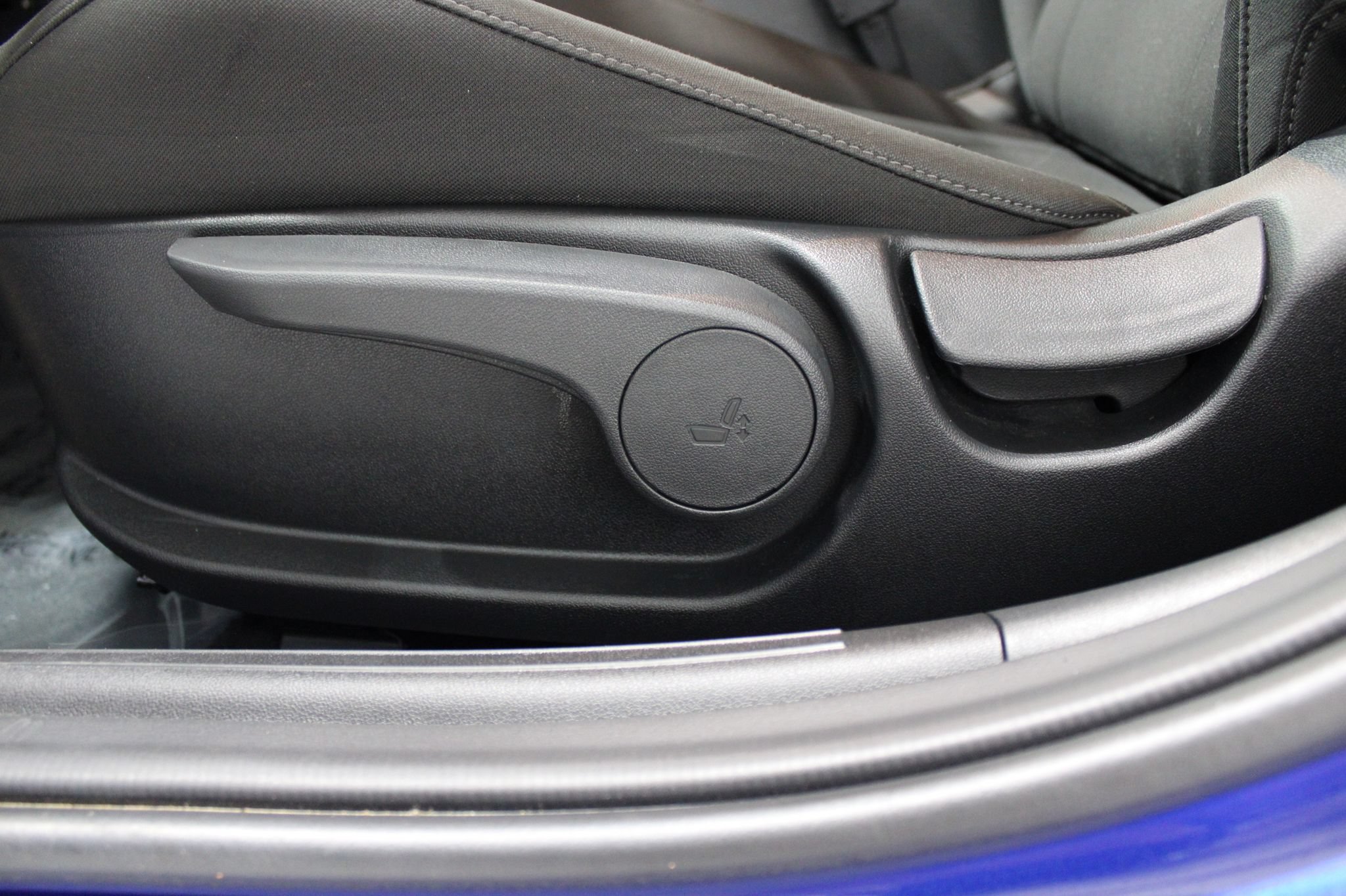 Used 2025 Hyundai Elantra Sport FWD image 42