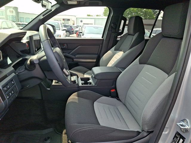 Used 2025 Toyota 4Runner TRD Sport AWD/4WD image 17