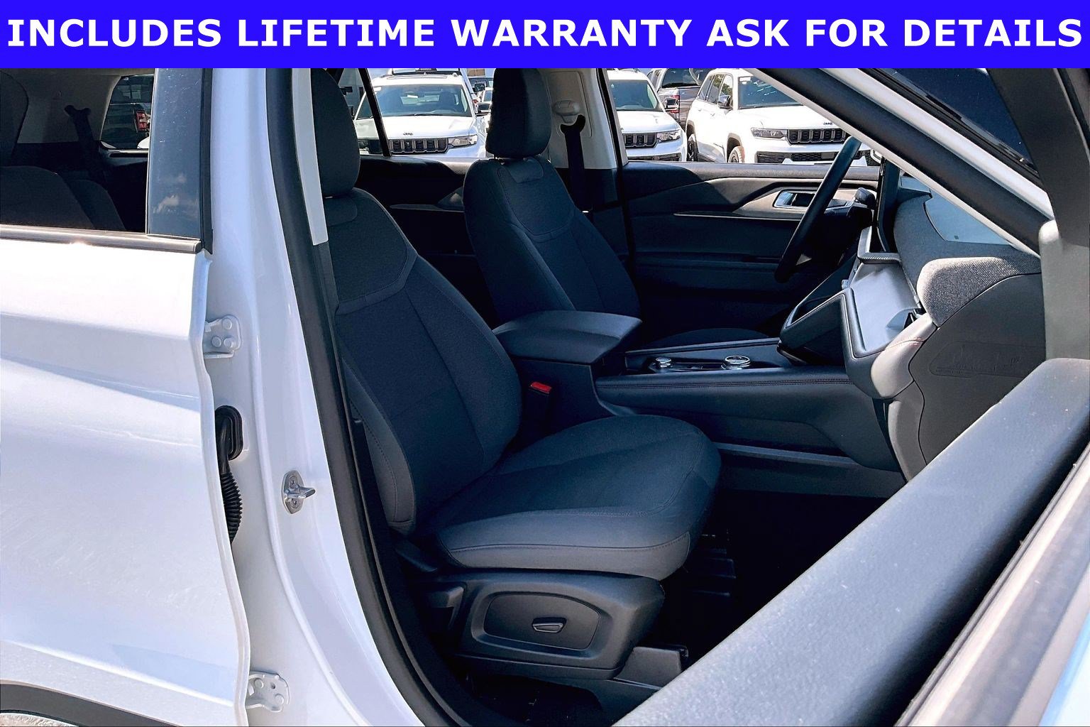 Used 2025 Ford Explorer Active RWD image 7