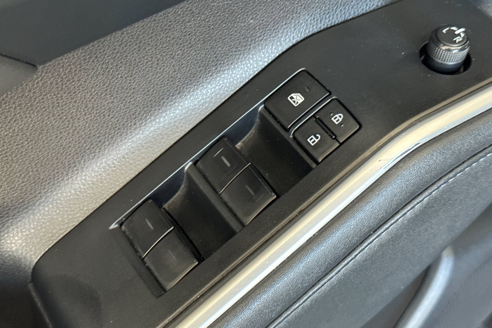 Used 2022 Toyota Highlander XLE AWD/4WD image 14
