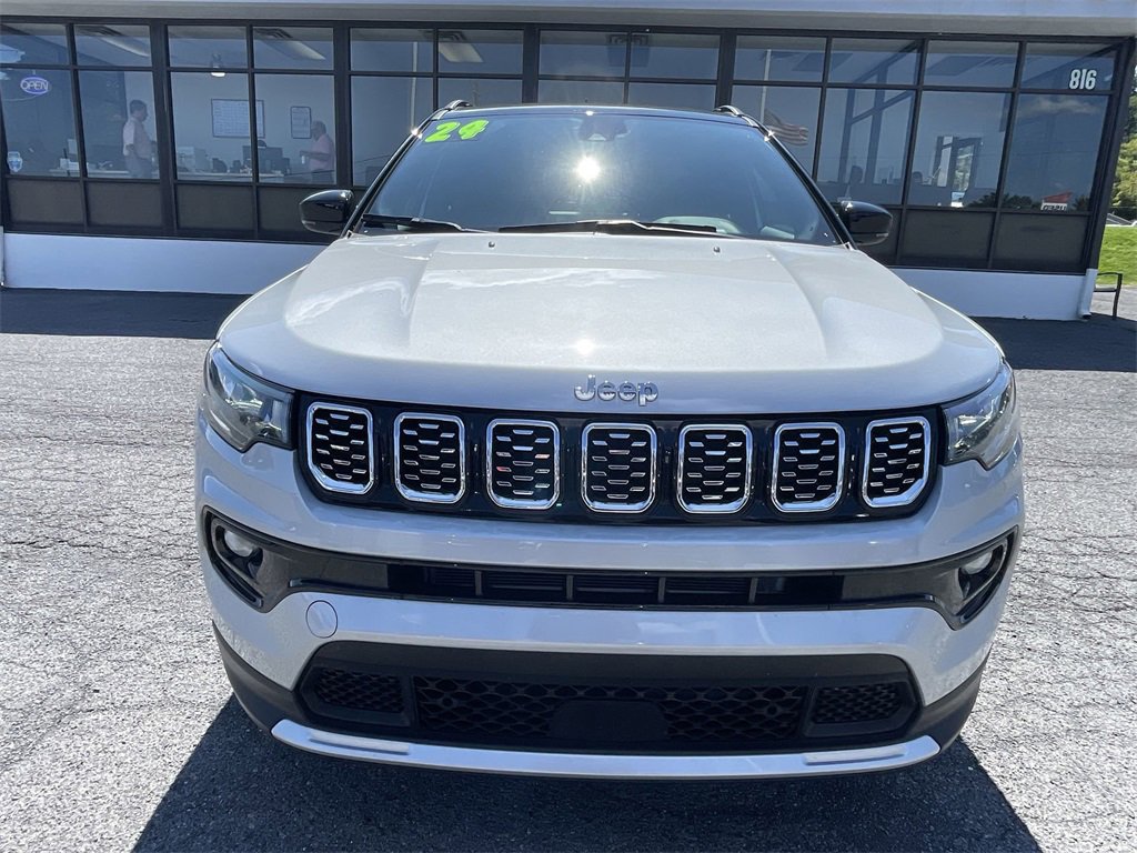 Used 2024 Jeep Compass Limited image 2