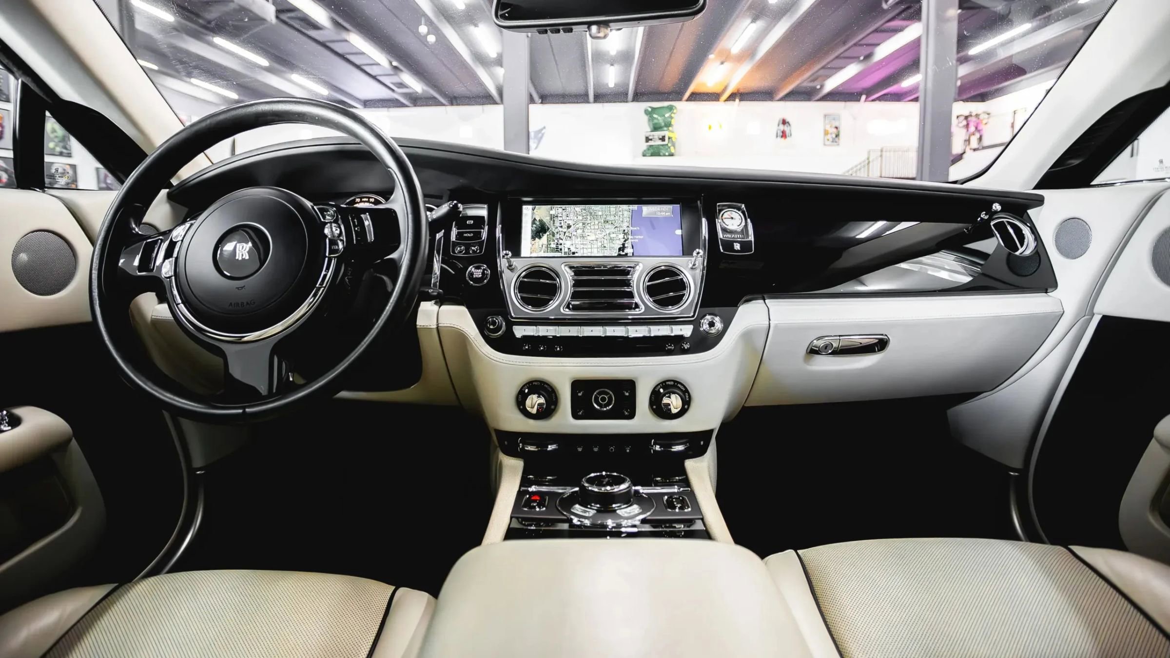 Used 2015 Rolls-Royce Wraith RWD image 33
