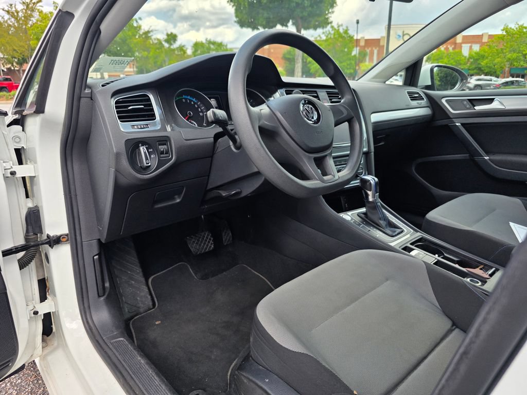 Used 2016 Volkswagen e-Golf SE w/ DC Fast Charging Package FWD image 11