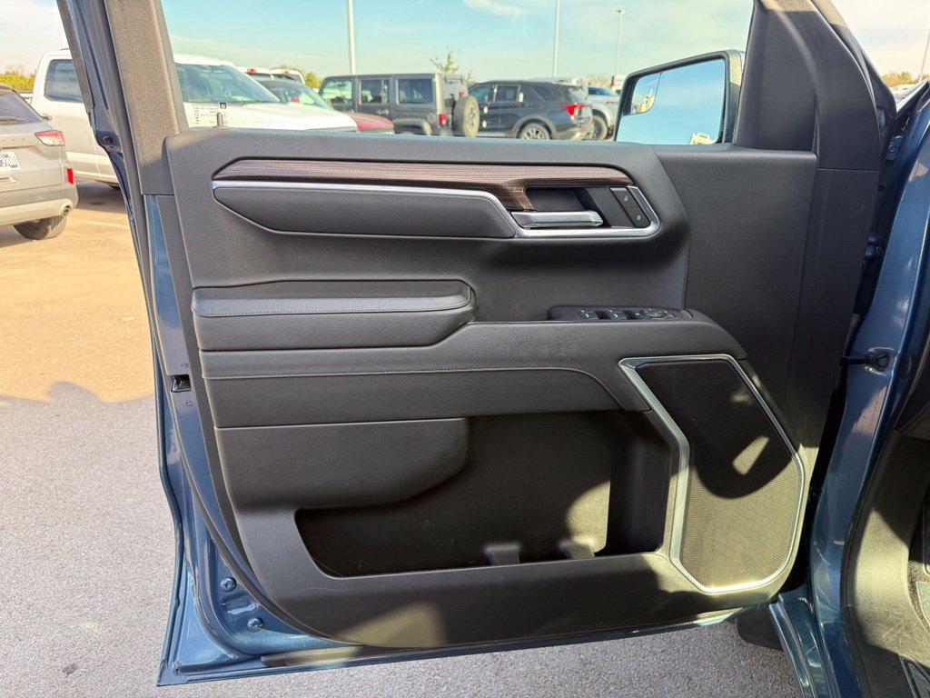 Used 2024 Chevrolet Silverado 1500 LT AWD/4WD image 8