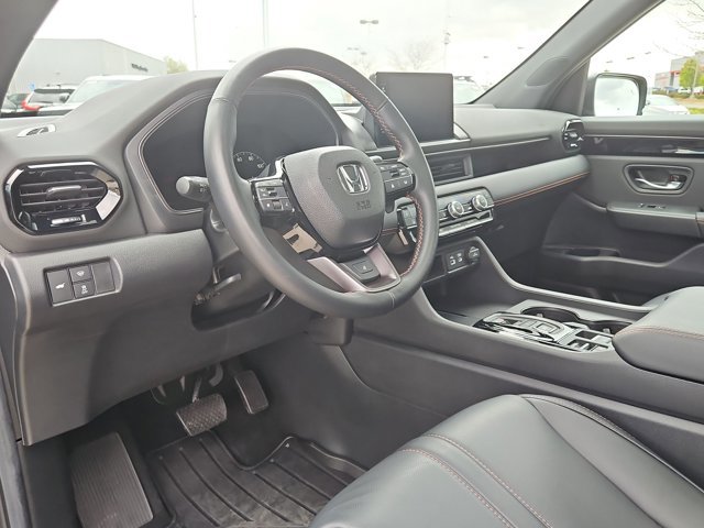 Used 2025 Honda Pilot TrailSport image 10