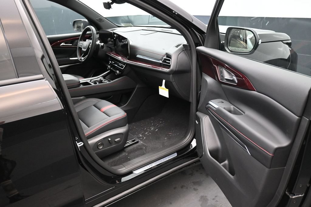 New 2027 Chevrolet Traverse RS w/ LPO, Floor Liner Package AWD/4WD image 10