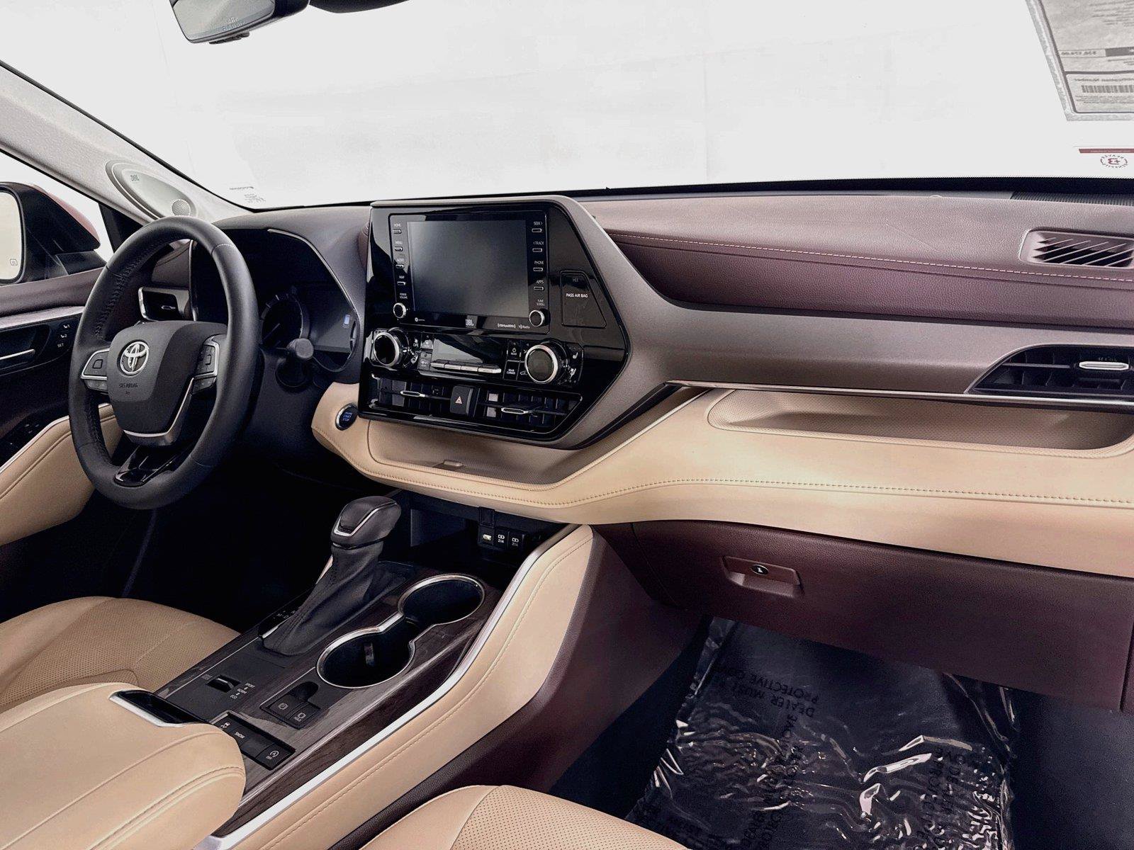 Certified 2021 Toyota Highlander Limited FWD image 47