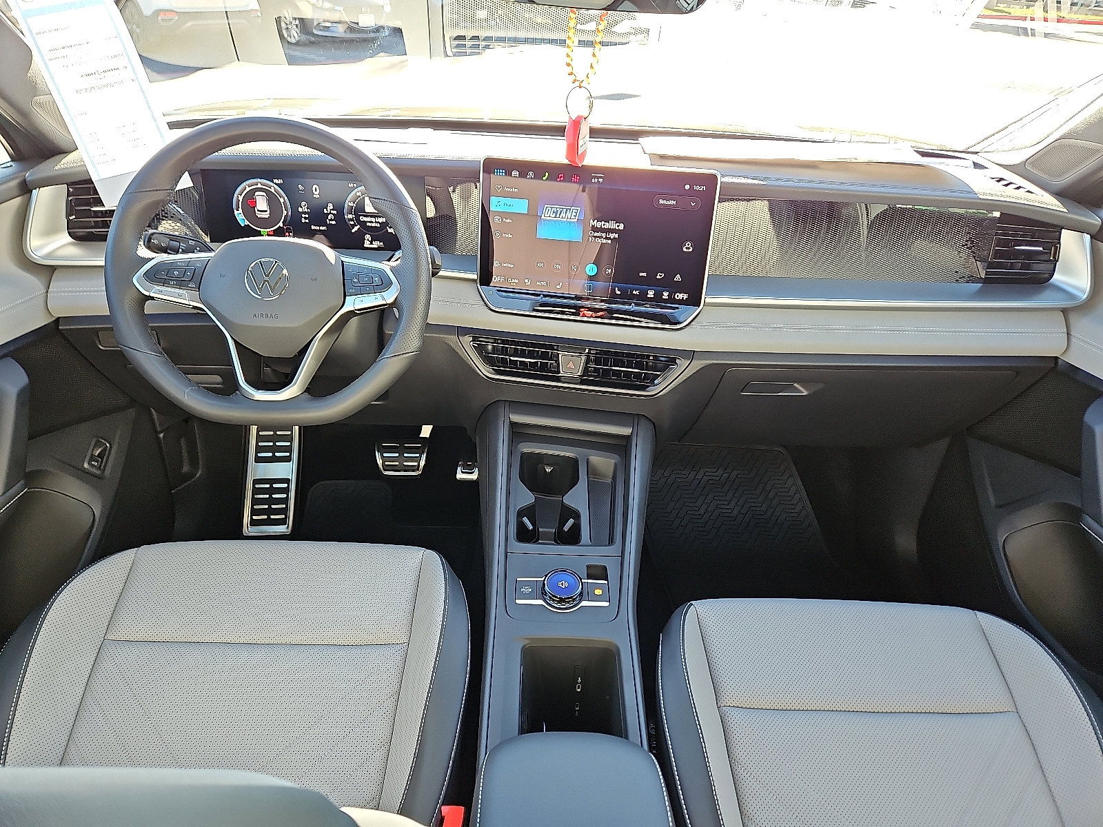 New 2026 Volkswagen Tiguan SE R-Line image 9