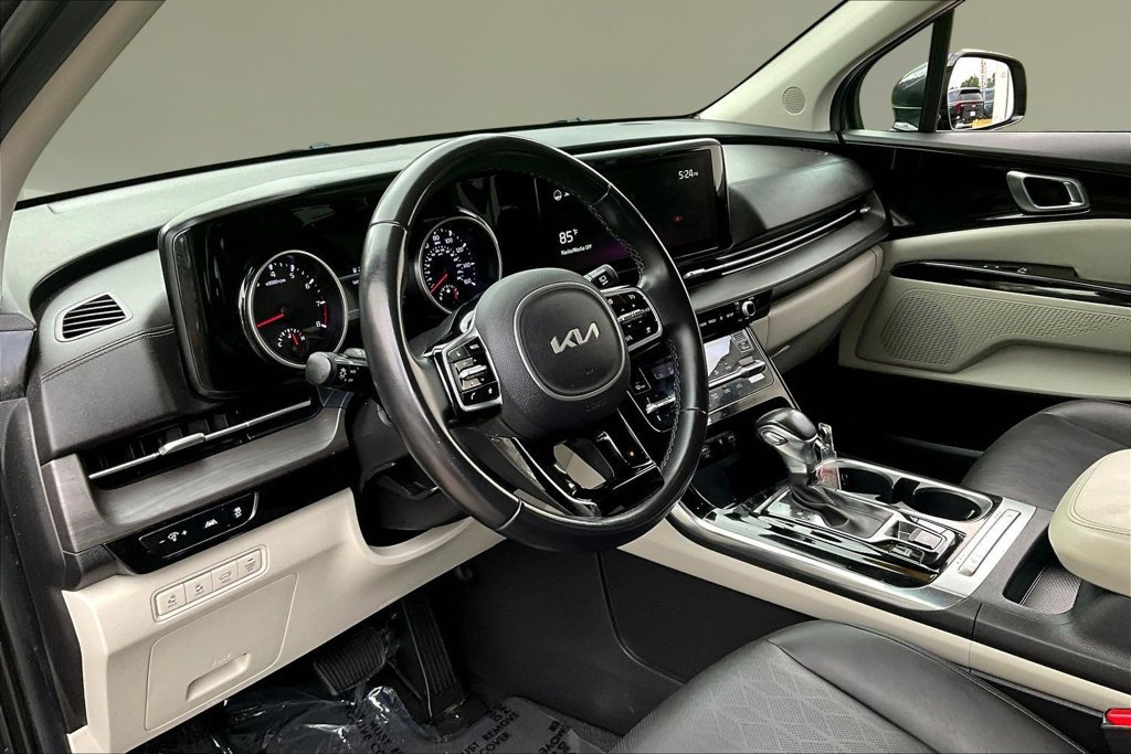 Used 2022 Kia Carnival EX FWD image 16