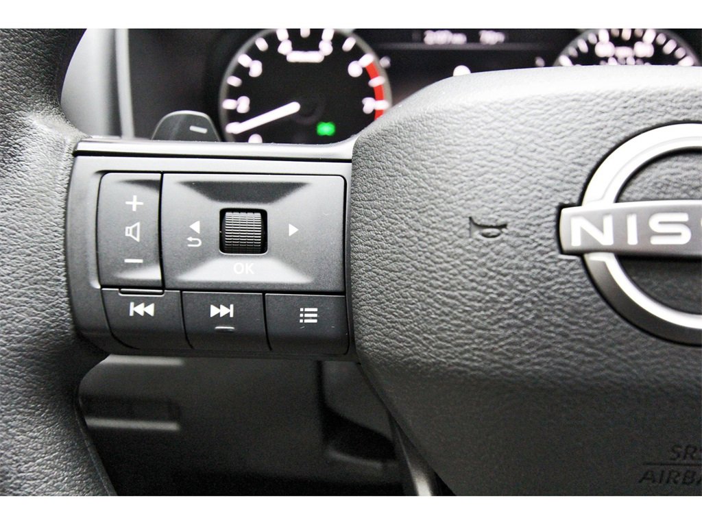 Used 2025 Nissan Rogue S image 13