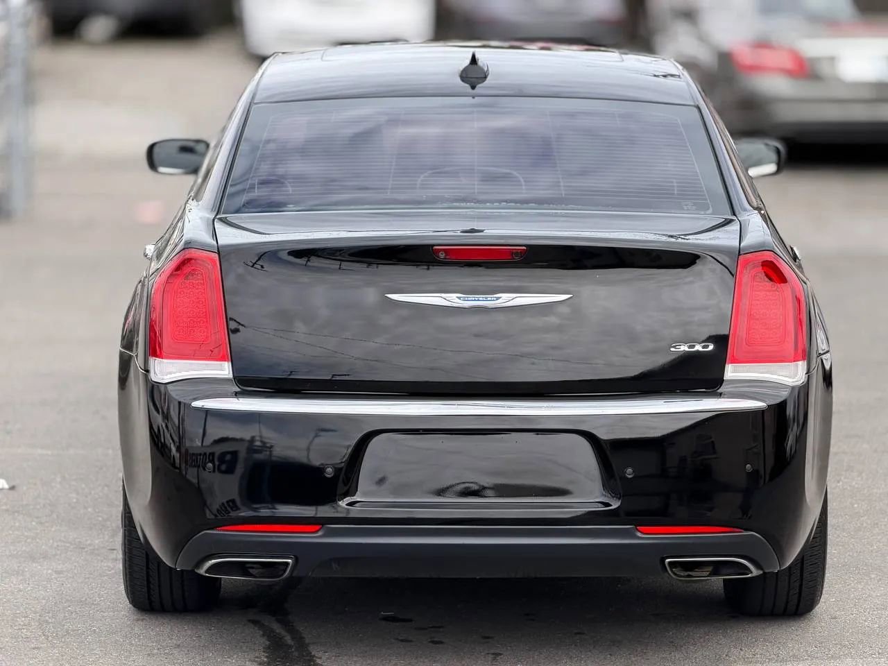 Used 2018 Chrysler 300 Limited RWD image 13