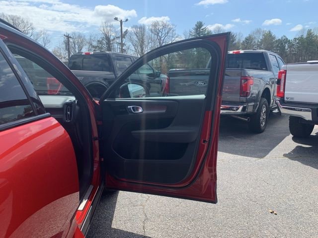 Used 2019 Volvo XC40 T5 R-Design image 14